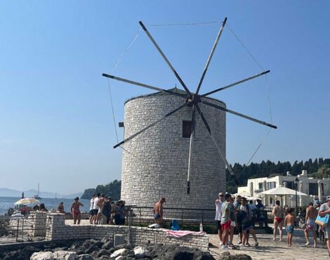 Garitsa and Anemomilos: Corfu Town’s Most Elegant Seaside Neighbourhoods