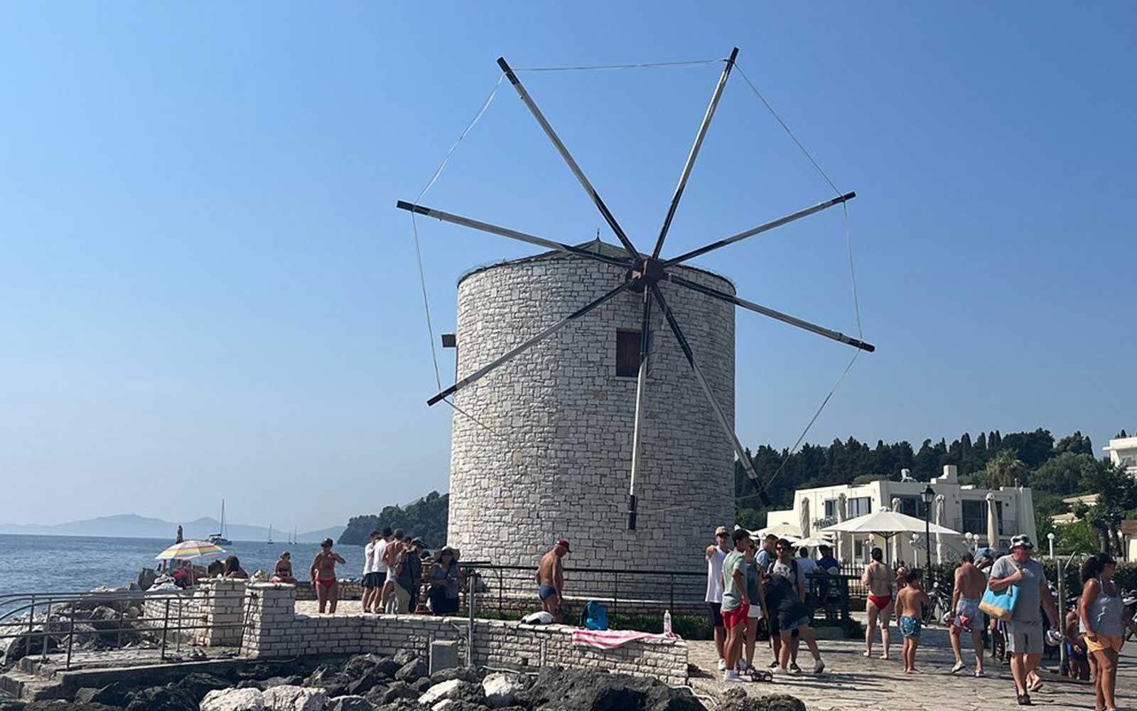Garitsa and Anemomilos: Corfu Town’s Most Elegant Seaside Neighbourhoods